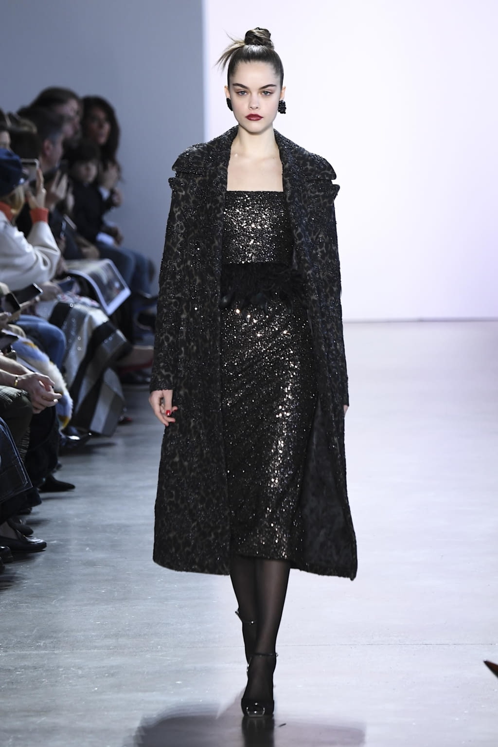 Fashion Week New York Fall/Winter 2020 look 28 from the Badgley Mischka collection 女装