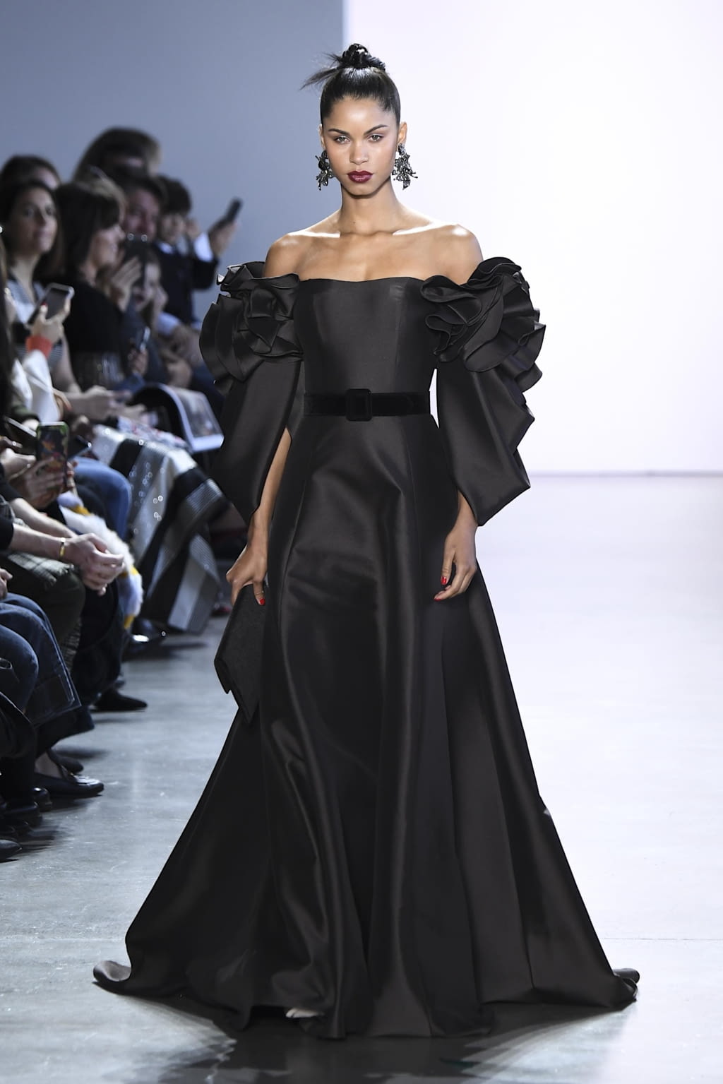 Fashion Week New York Fall/Winter 2020 look 31 from the Badgley Mischka collection womenswear
