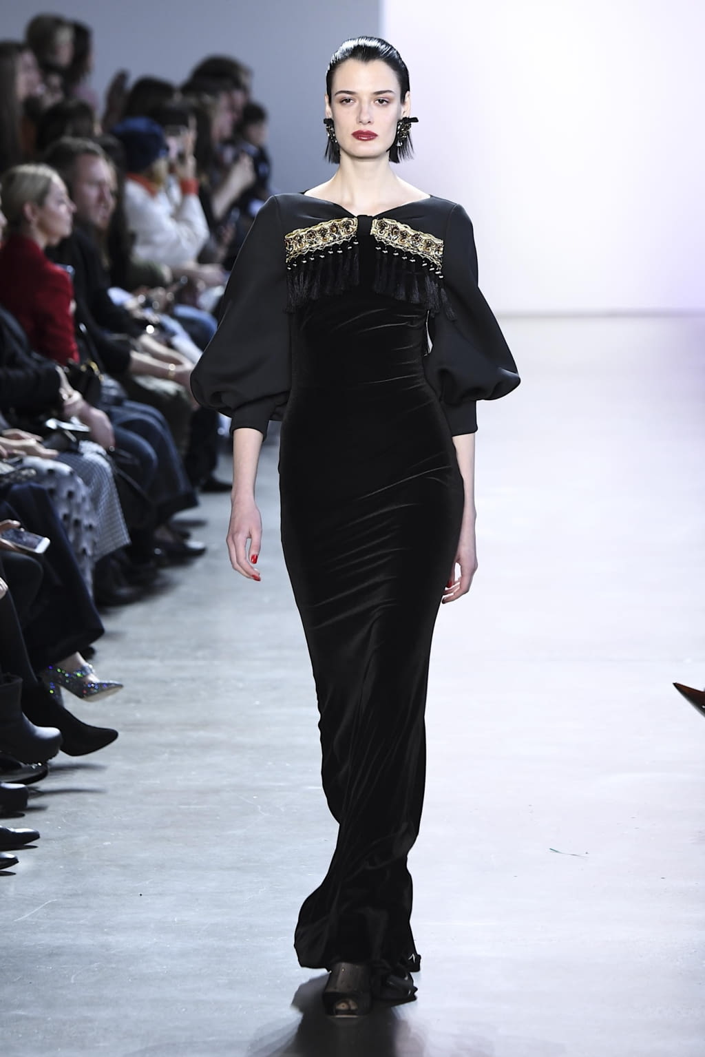 Fashion Week New York Fall/Winter 2020 look 35 from the Badgley Mischka collection 女装