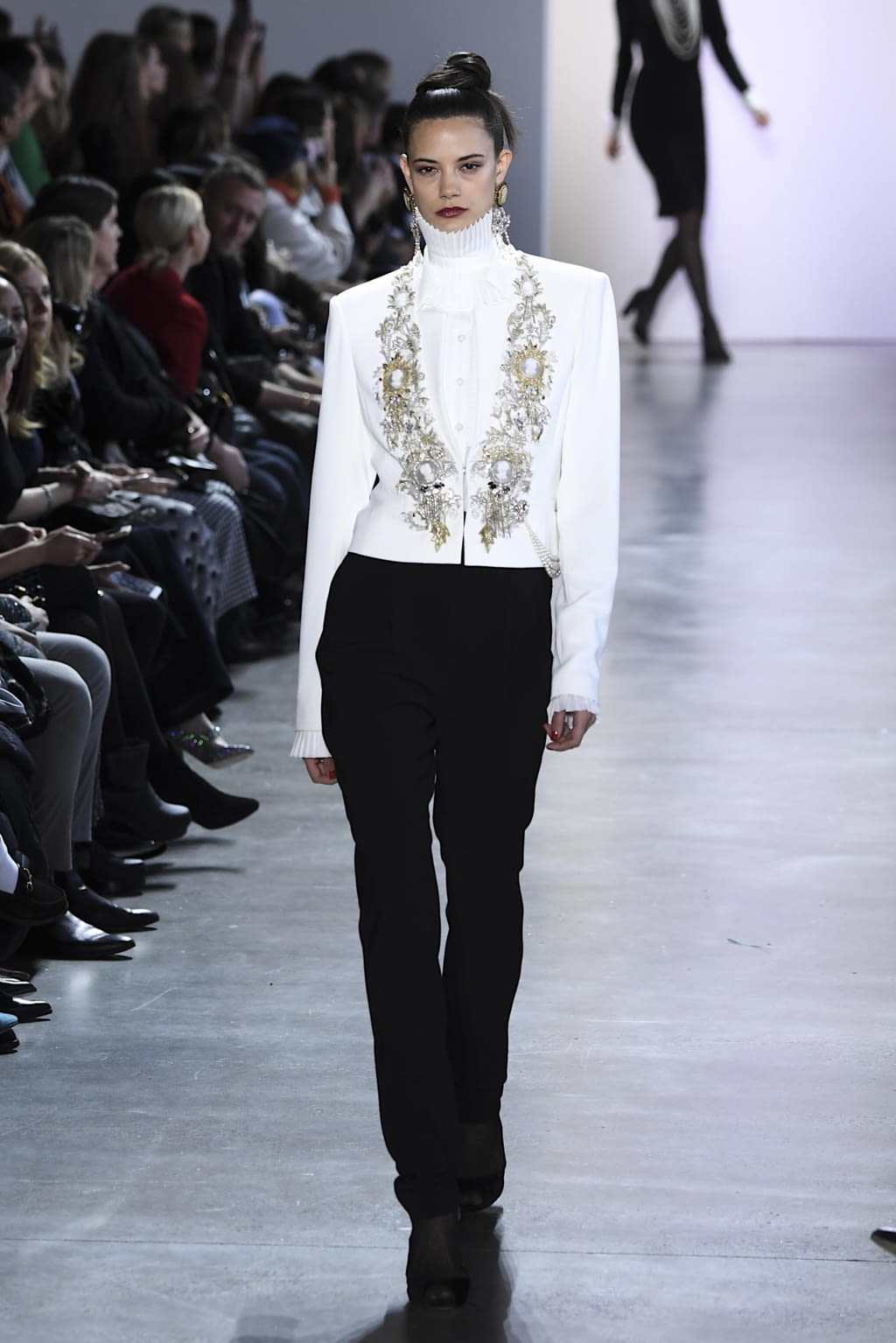 Fashion Week New York Fall/Winter 2020 look 39 from the Badgley Mischka collection 女装