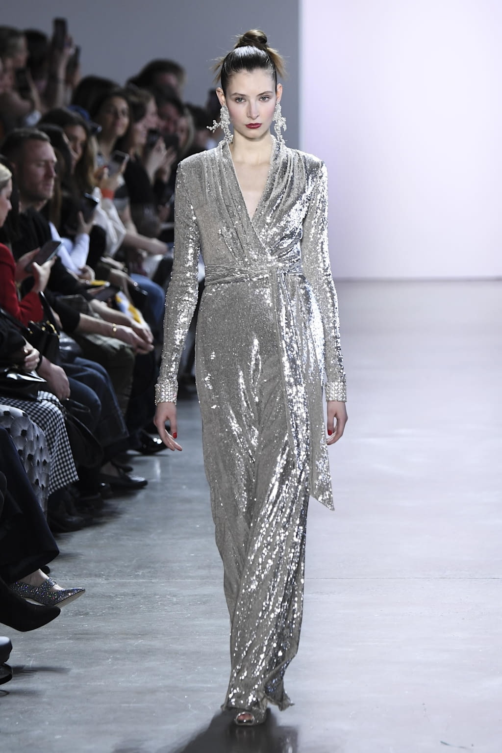 Fashion Week New York Fall/Winter 2020 look 43 from the Badgley Mischka collection 女装