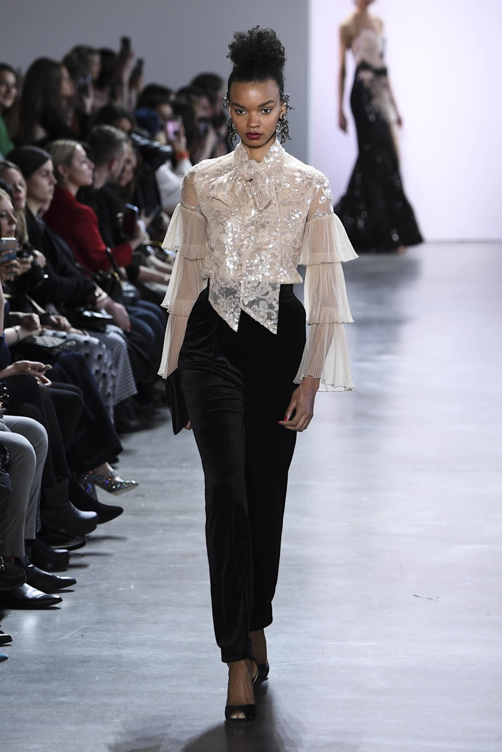 Fashion Week New York Fall/Winter 2020 look 45 from the Badgley Mischka collection 女装