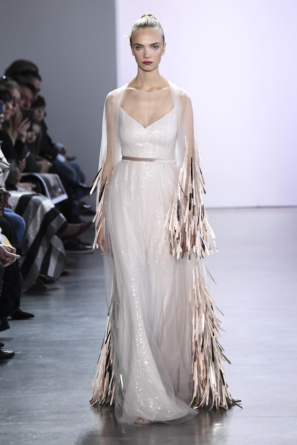 Fashion Week New York Fall/Winter 2020 look 48 from the Badgley Mischka collection 女装