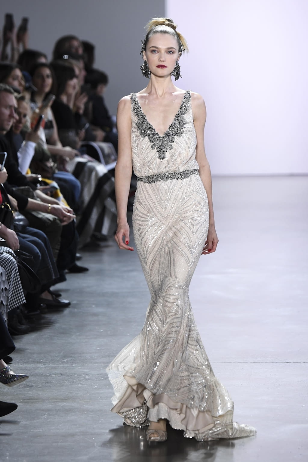 Fashion Week New York Fall/Winter 2020 look 49 from the Badgley Mischka collection 女装