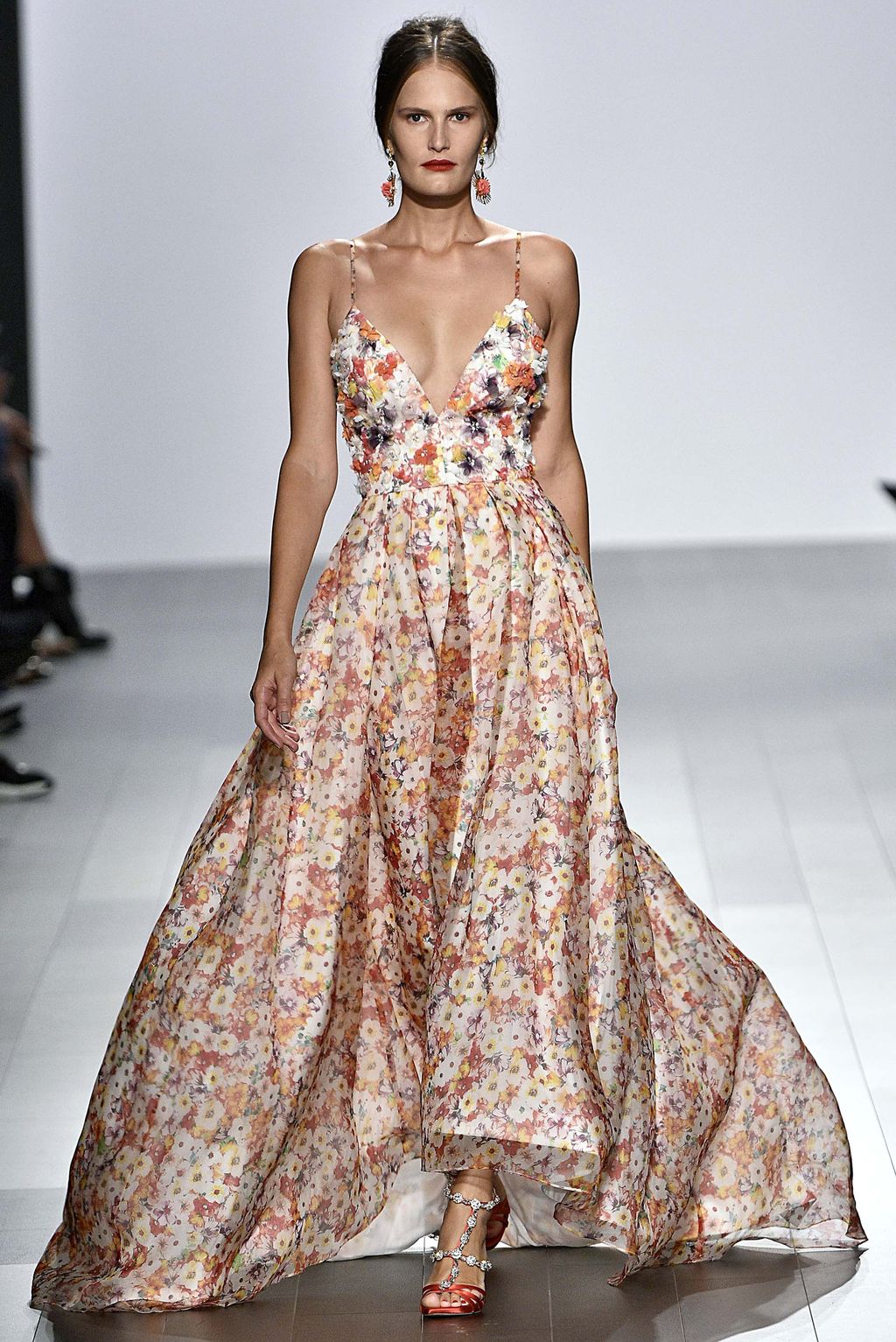Fashion Week New York Spring/Summer 2018 look 7 from the Badgley Mischka collection womenswear