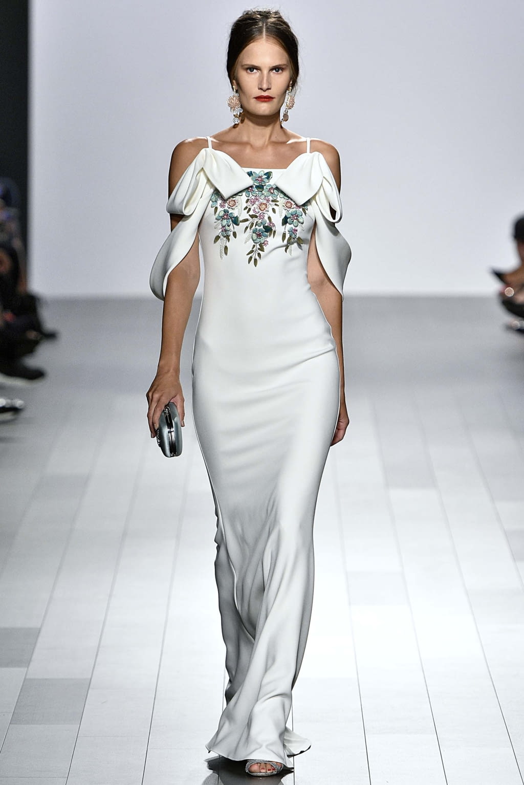 Fashion Week New York Spring/Summer 2018 look 23 from the Badgley Mischka collection womenswear