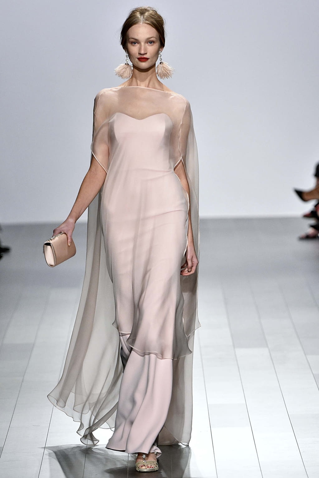 Fashion Week New York Spring/Summer 2018 look 32 from the Badgley Mischka collection womenswear