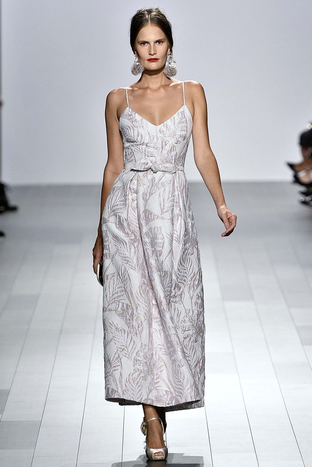 Fashion Week New York Spring/Summer 2018 look 44 from the Badgley Mischka collection 女装