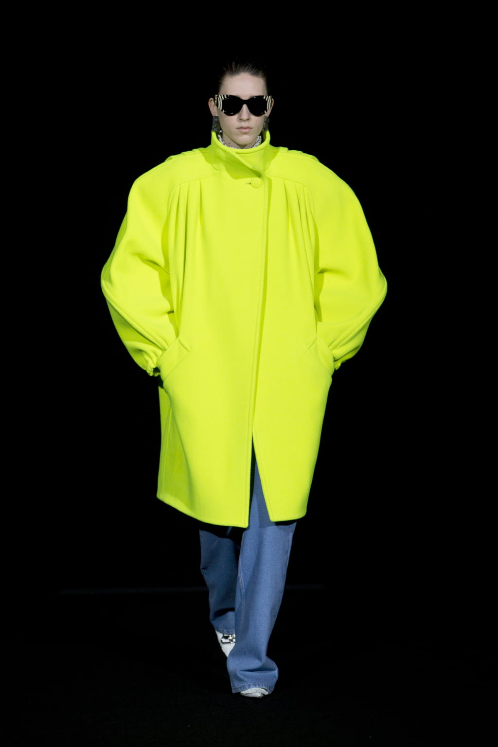 Fashion Week Paris Fall/Winter 2019 look 61 from the Balenciaga collection 女装