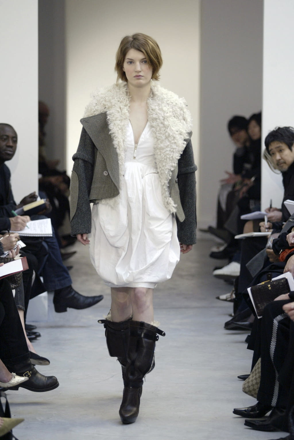 Fashion Week Paris Fall/Winter 2019 look 23 de la collection Byronesque: Balenciaga by Nicolas Ghesquière Industry Only Sale womenswear