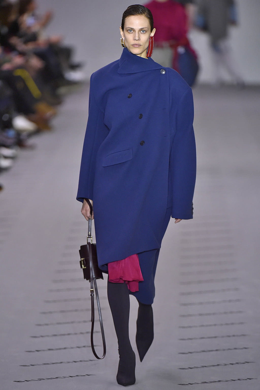 Fashion Week Paris Fall/Winter 2017 look 10 de la collection Balenciaga womenswear