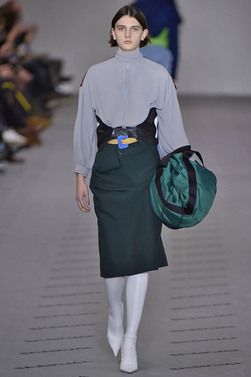 Fashion Week Paris Fall/Winter 2017 look 15 from the Balenciaga collection 女装