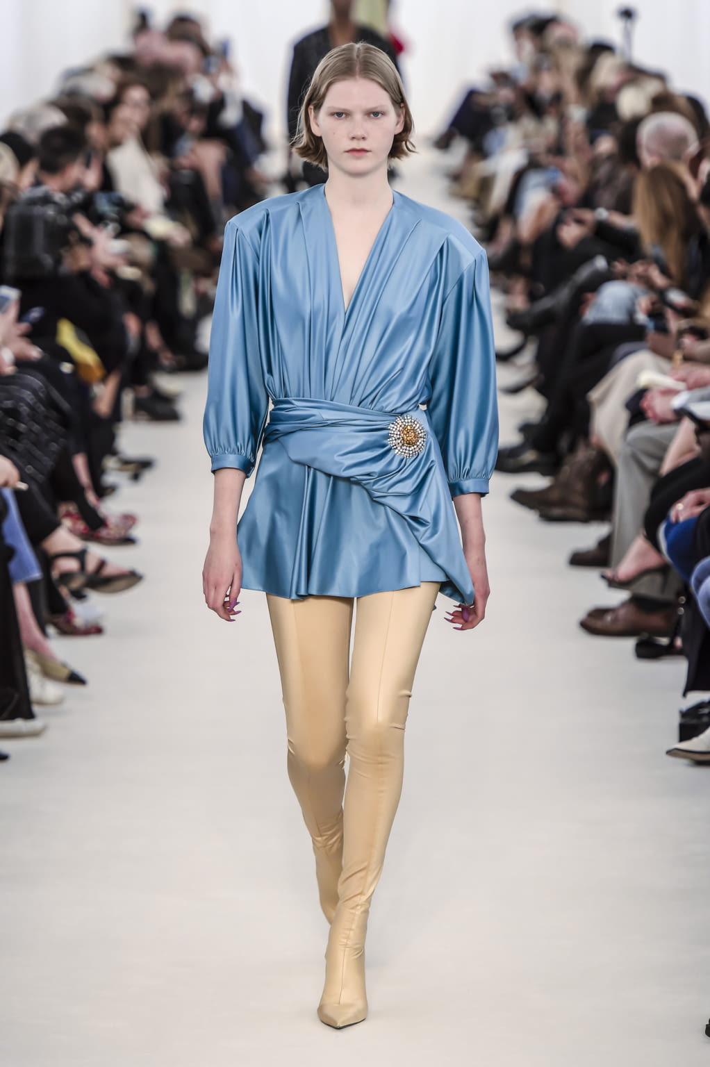 Fashion Week Paris Spring/Summer 2017 look 32 from the Balenciaga collection womenswear
