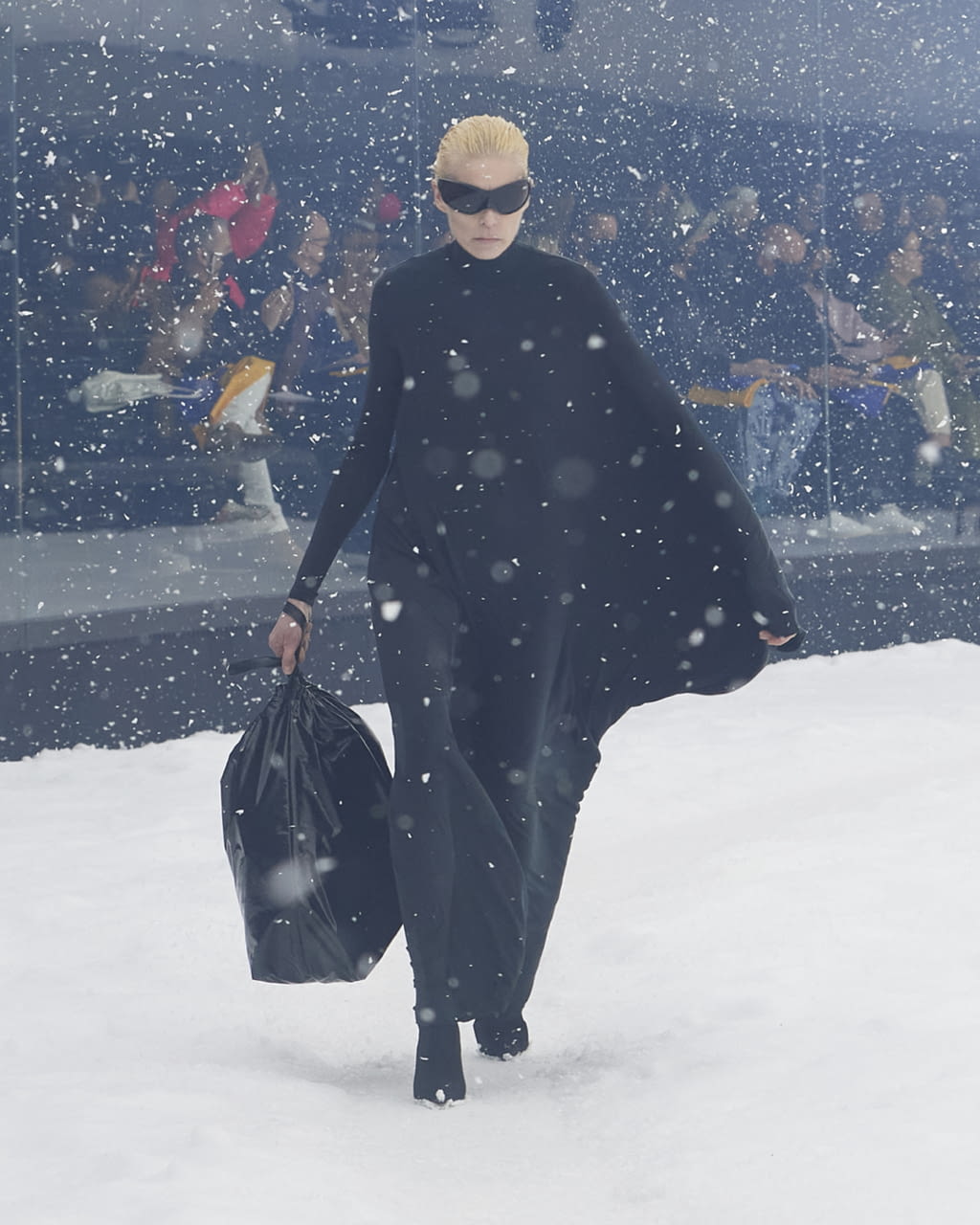 Fashion Week Paris Fall/Winter 2022 look 1 de la collection Balenciaga womenswear