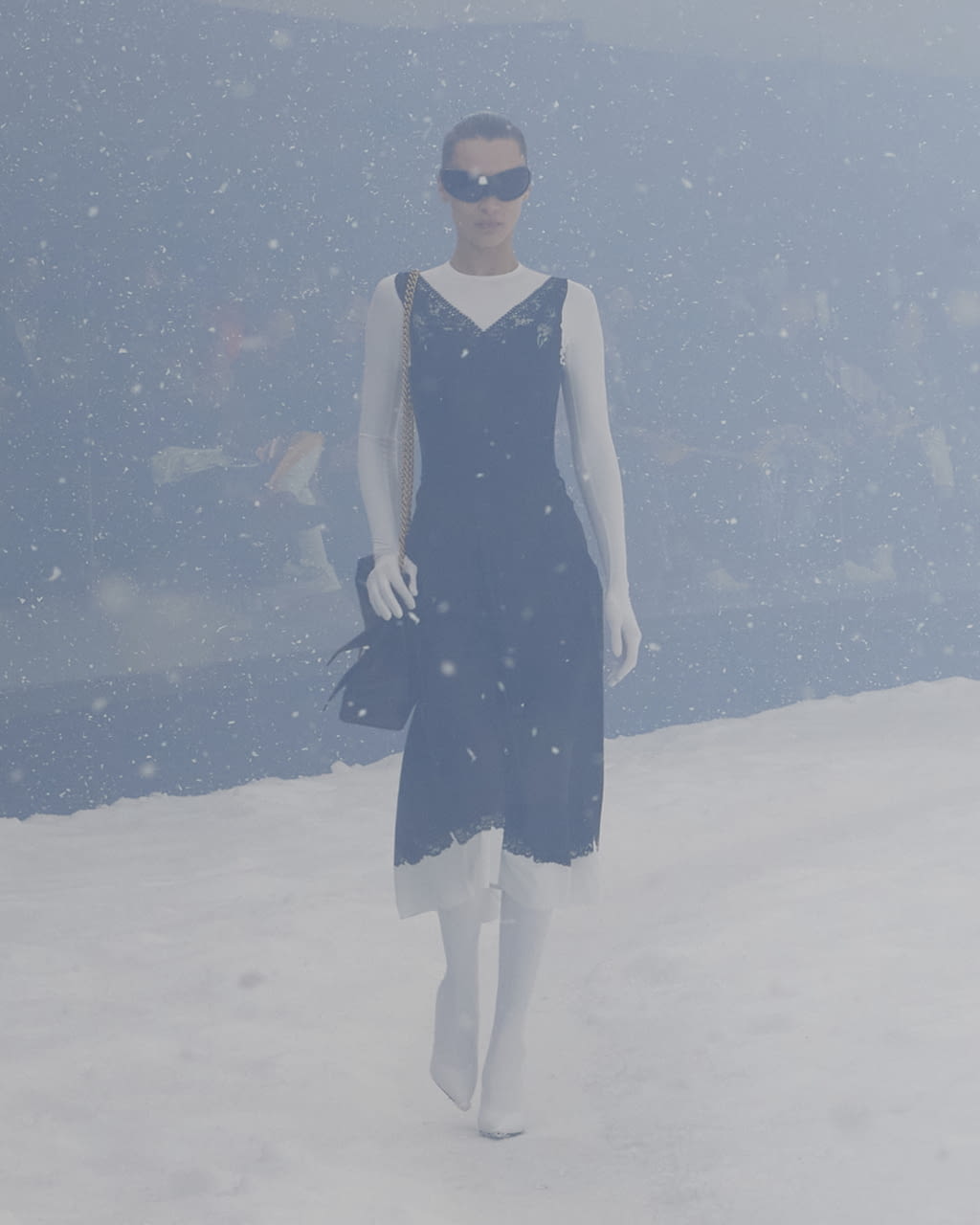 Fashion Week Paris Fall/Winter 2022 look 19 from the Balenciaga collection womenswear