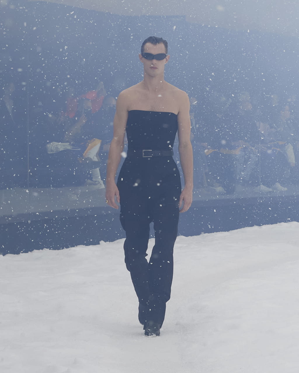 Fashion Week Paris Fall/Winter 2022 look 2 de la collection Balenciaga womenswear