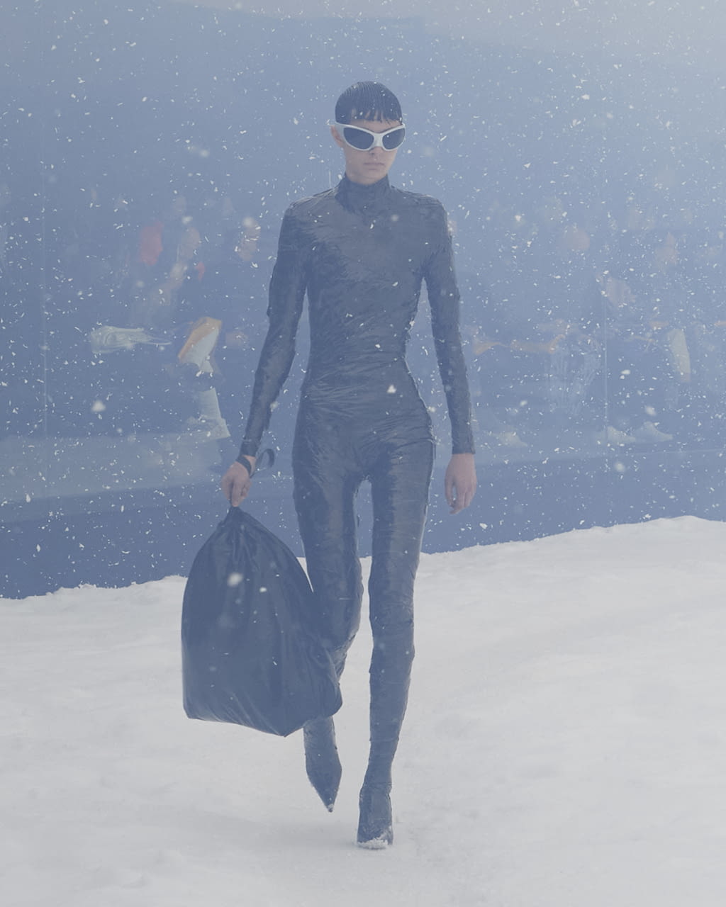 Fashion Week Paris Fall/Winter 2022 look 3 de la collection Balenciaga womenswear