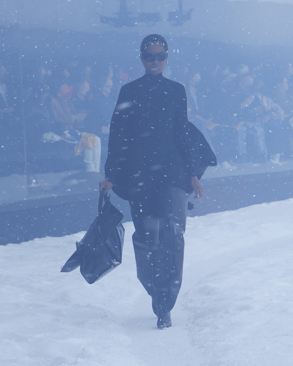 Fashion Week Paris Fall/Winter 2022 look 53 from the Balenciaga collection womenswear