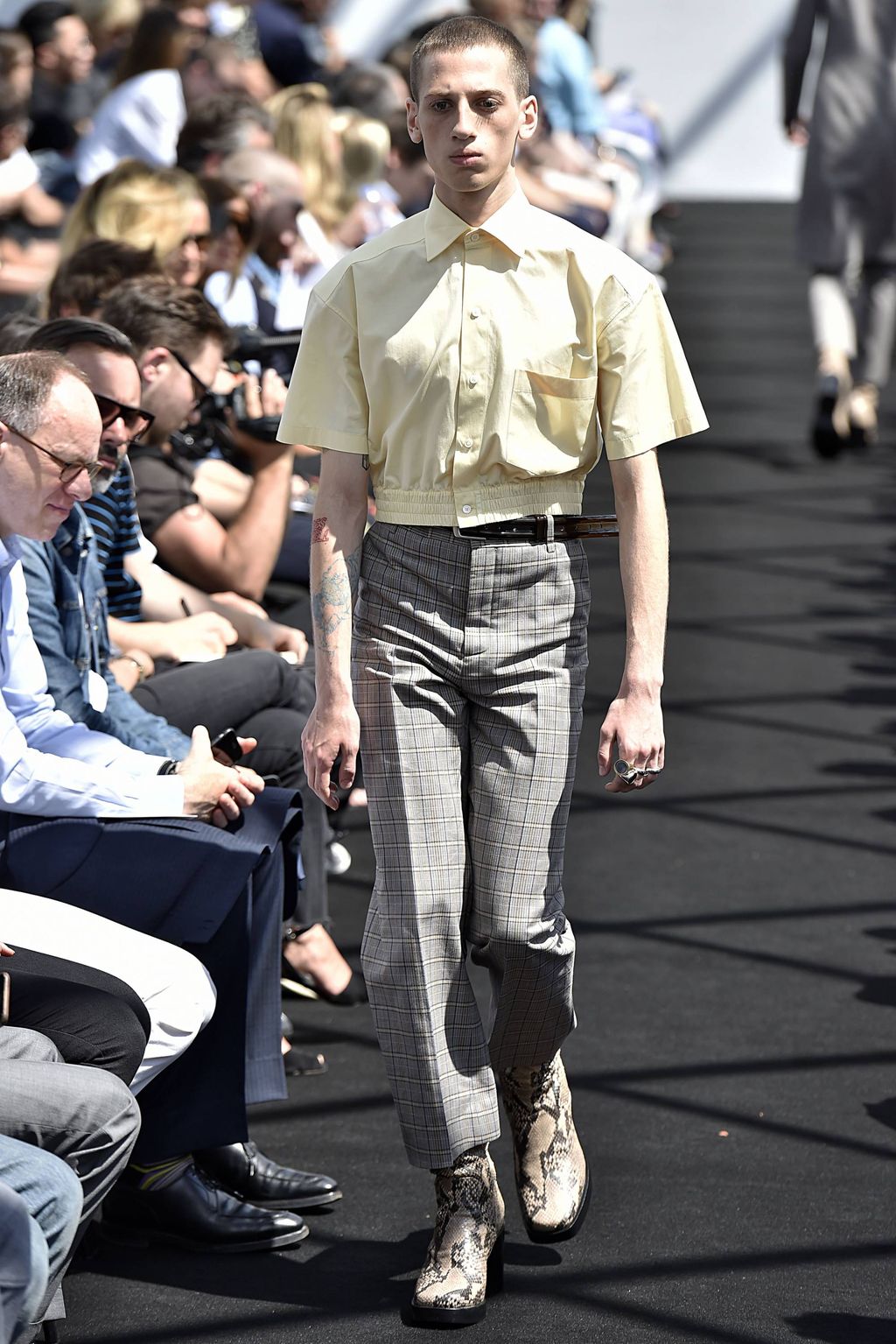 Fashion Week Paris Spring/Summer 2017 look 10 de la collection Balenciaga menswear