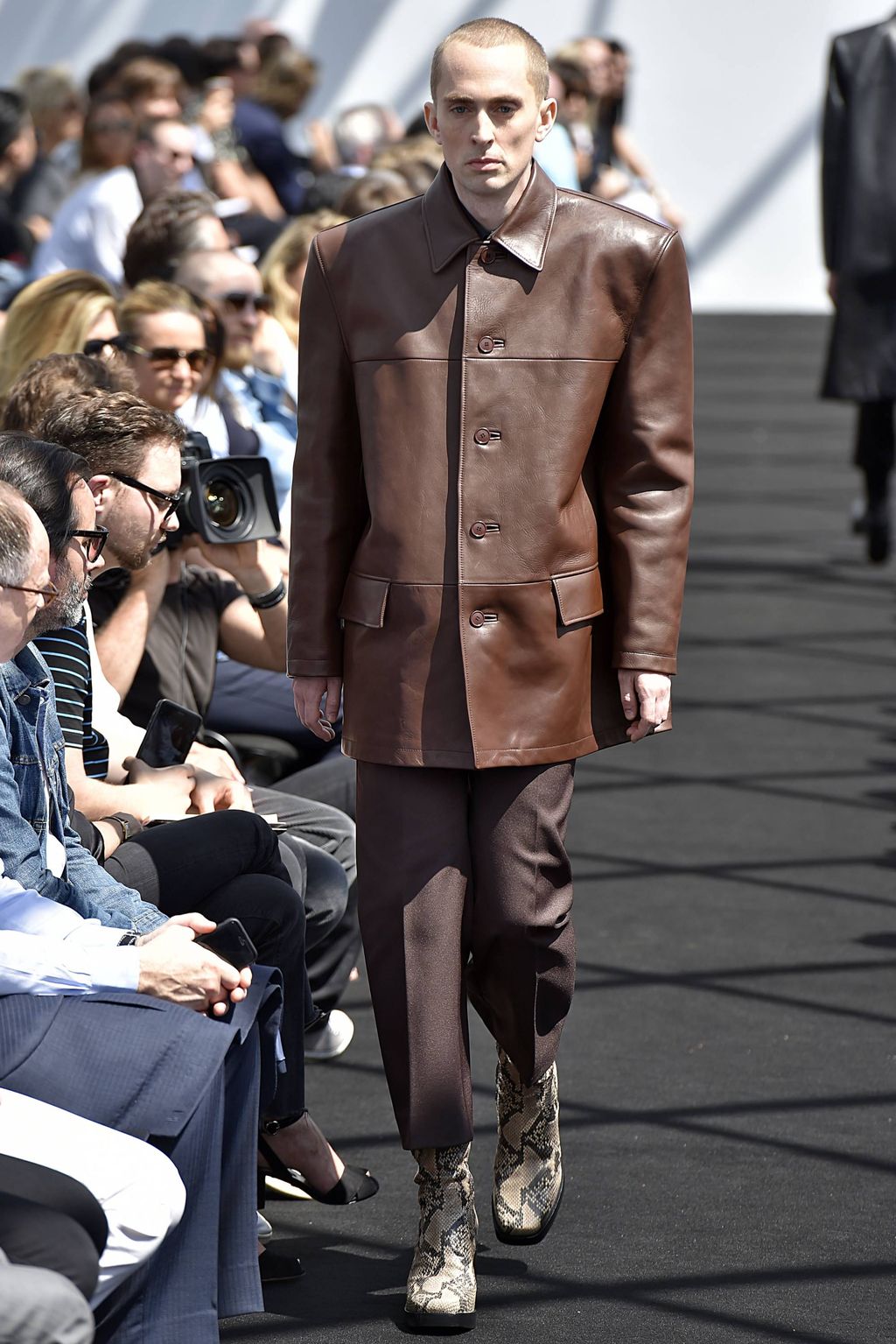 Fashion Week Paris Spring/Summer 2017 look 14 from the Balenciaga collection menswear