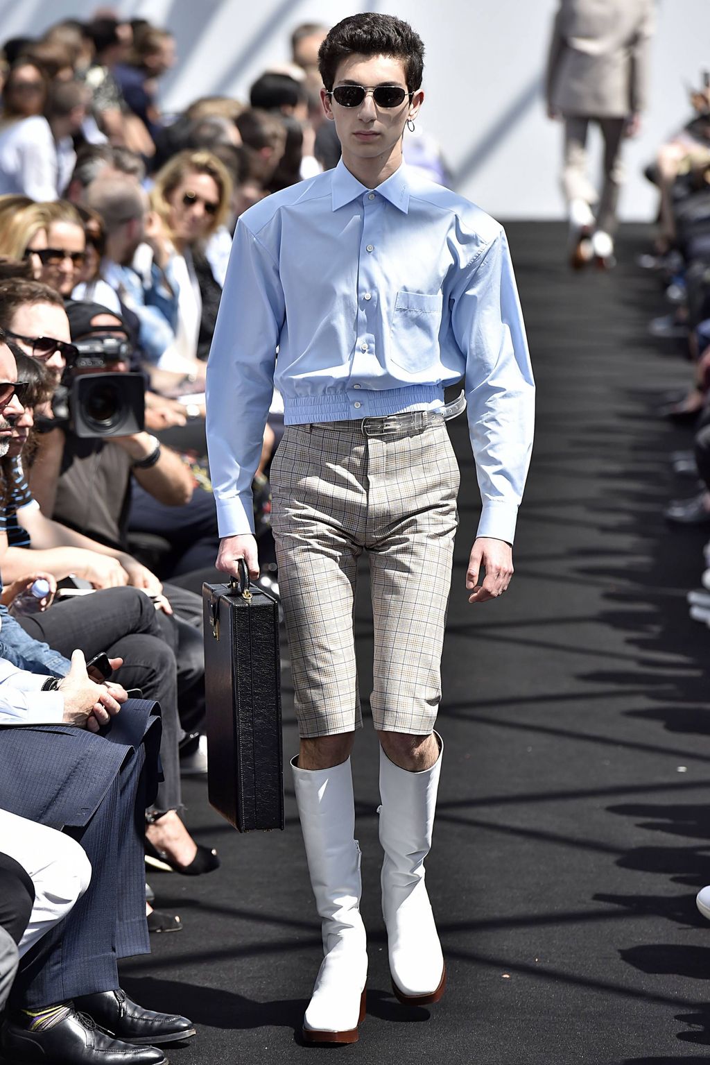 Fashion Week Paris Spring/Summer 2017 look 6 from the Balenciaga collection menswear