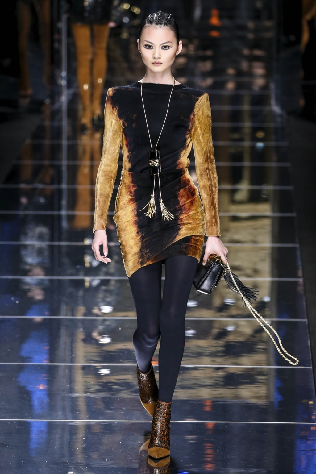 Fashion Week Paris Fall/Winter 2017 look 14 from the Balmain collection 女装
