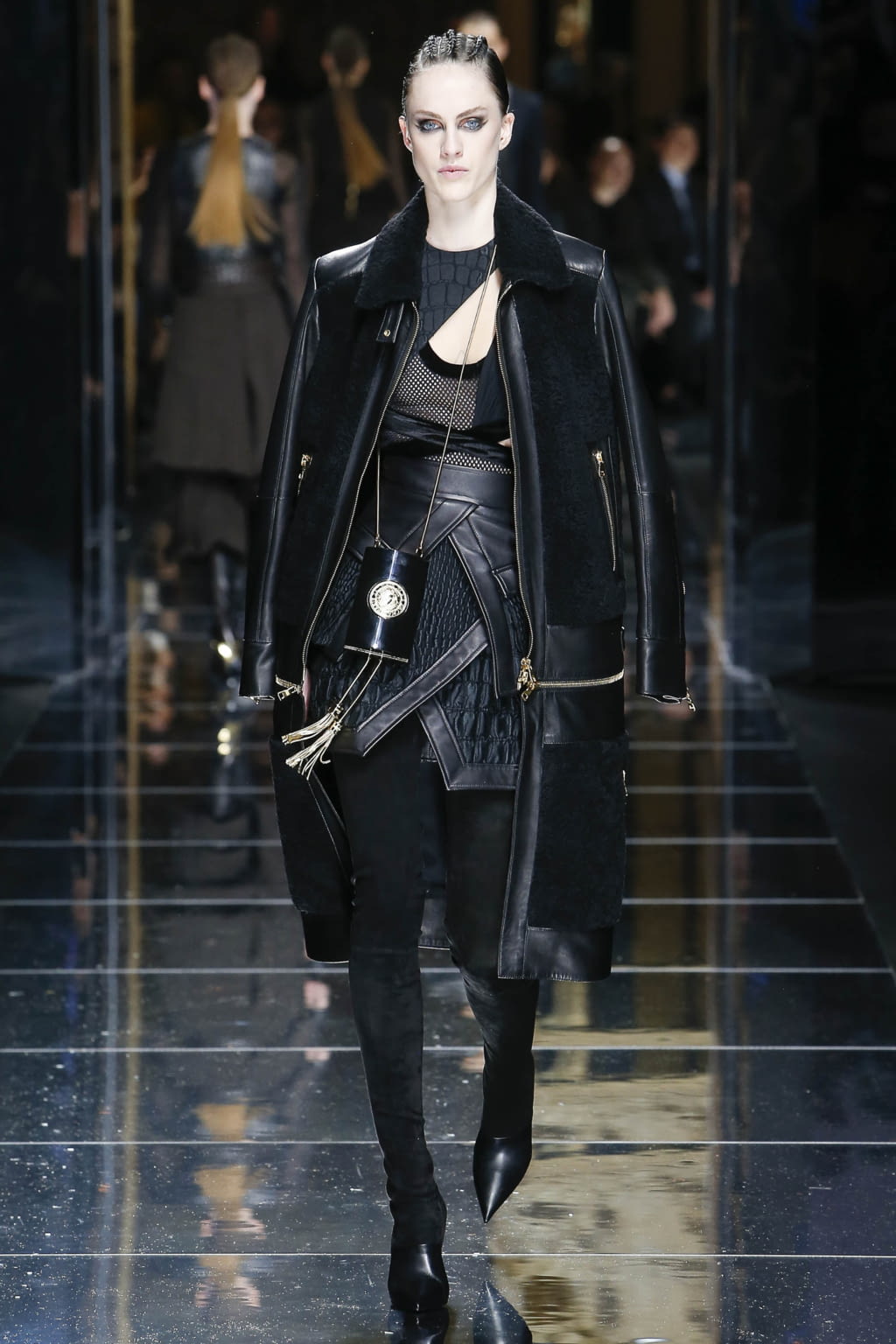 Fashion Week Paris Fall/Winter 2017 look 72 from the Balmain collection 女装
