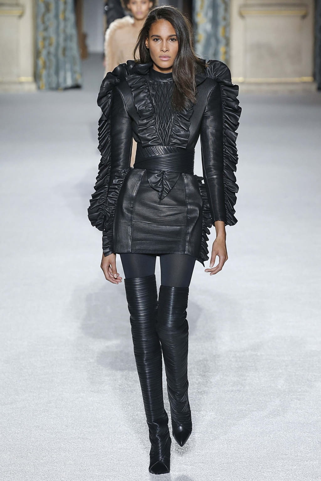 Fashion Week Paris Fall/Winter 2018 look 28 from the Balmain collection 女装