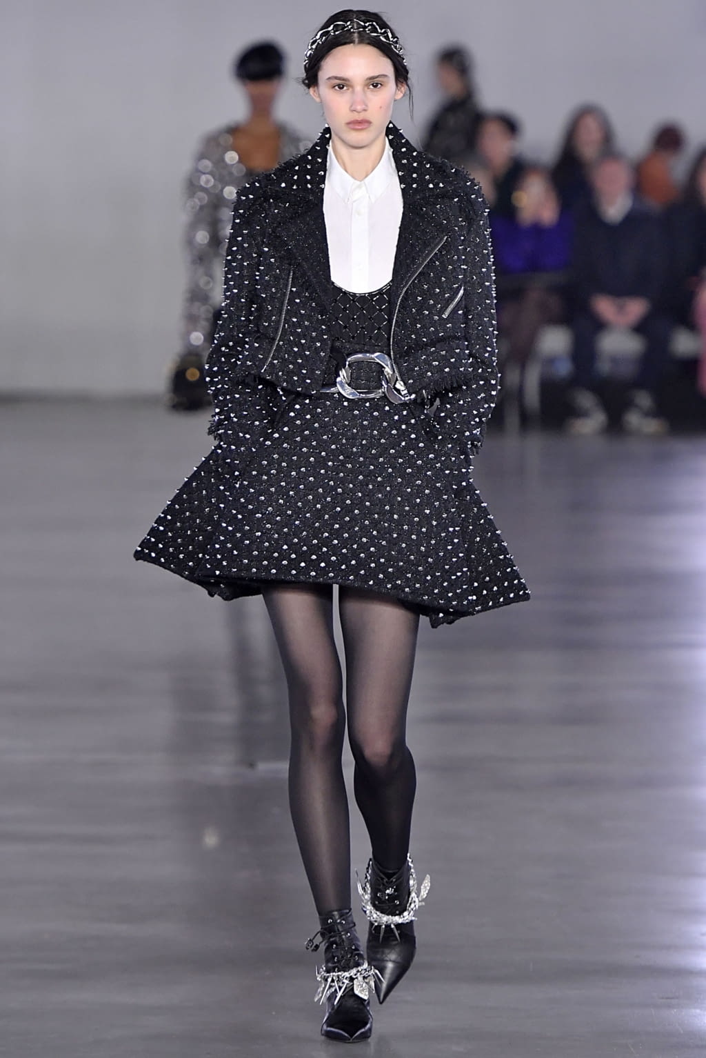 Fashion Week Paris Fall/Winter 2019 look 2 de la collection Balmain womenswear