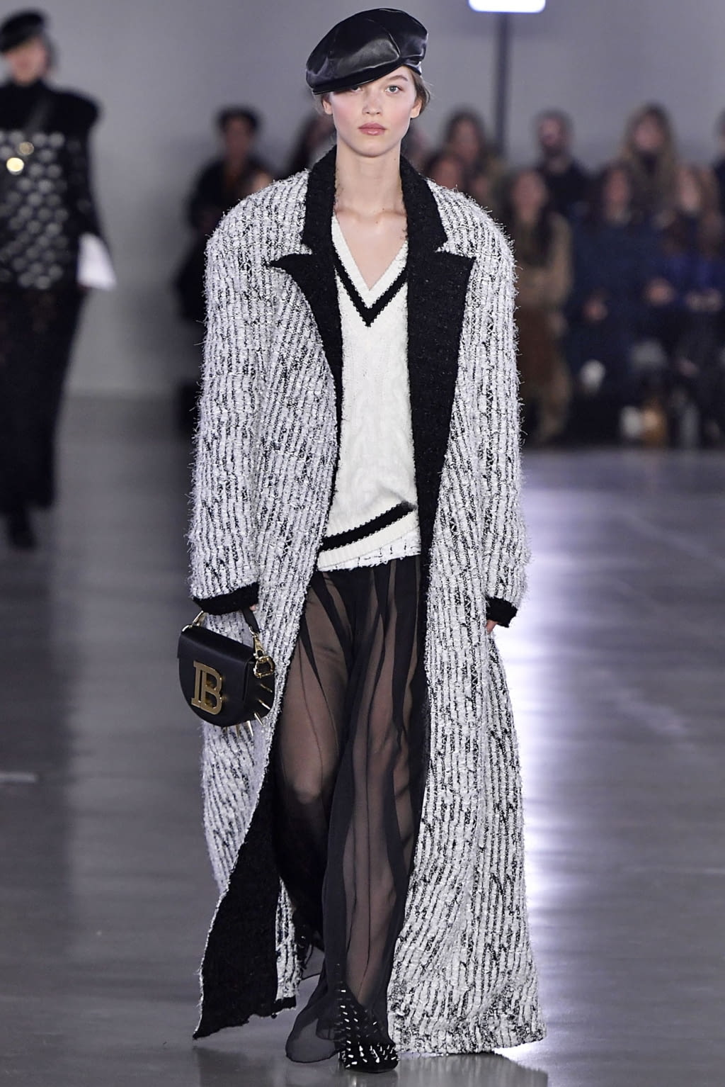 Fashion Week Paris Fall/Winter 2019 look 31 from the Balmain collection 女装