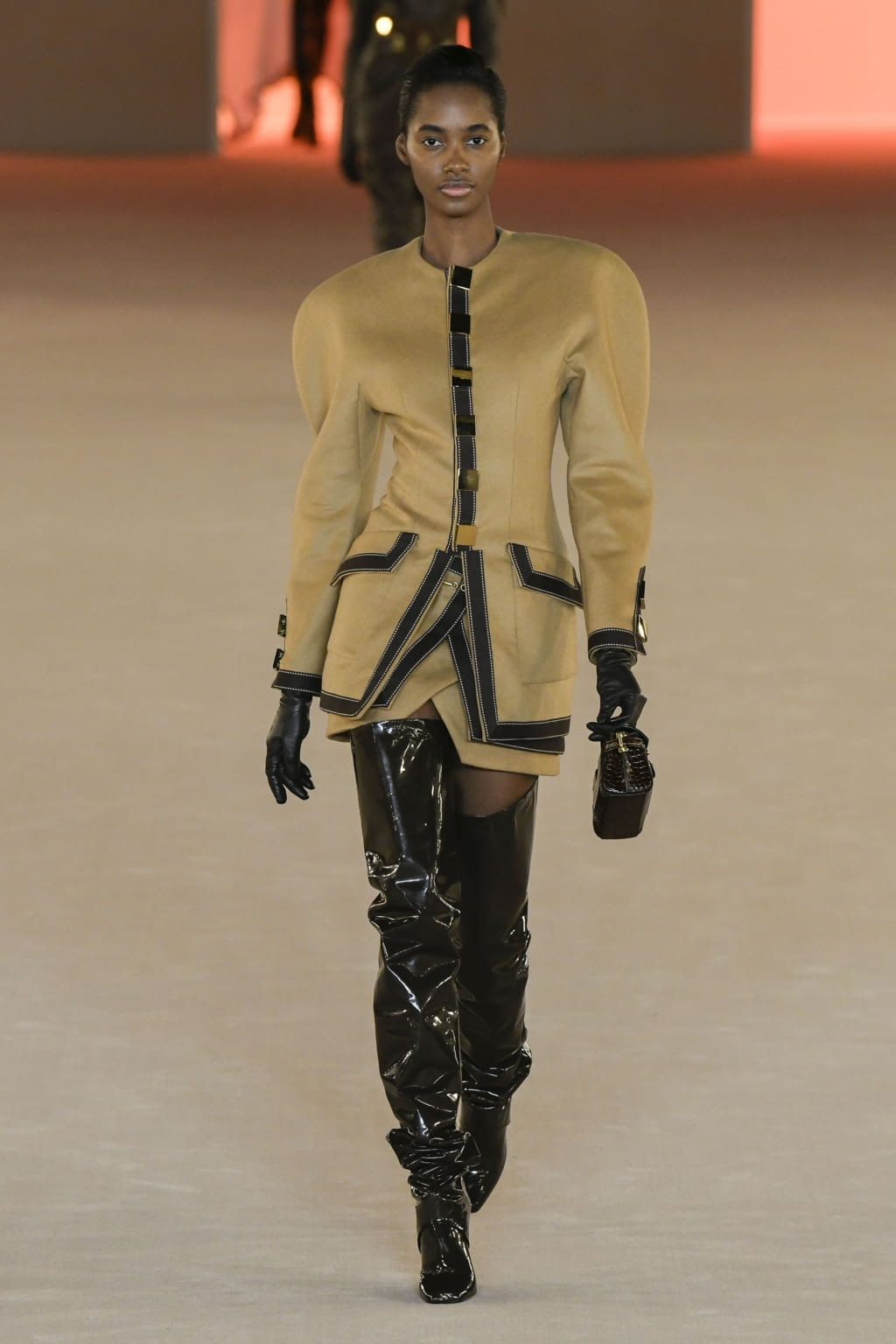 Fashion Week Paris Fall/Winter 2020 look 8 from the Balmain collection 女装