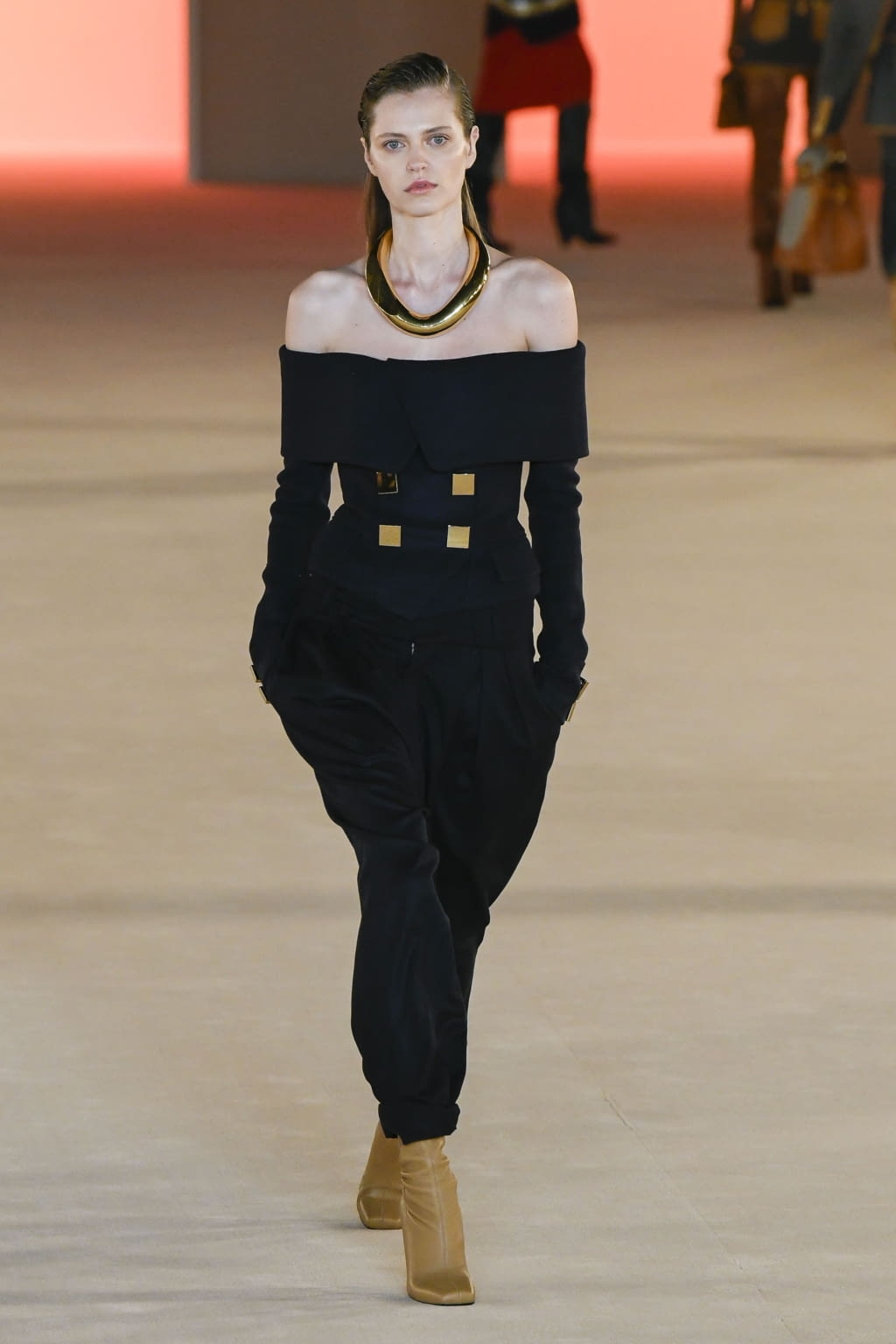 Fashion Week Paris Fall/Winter 2020 look 40 from the Balmain collection womenswear