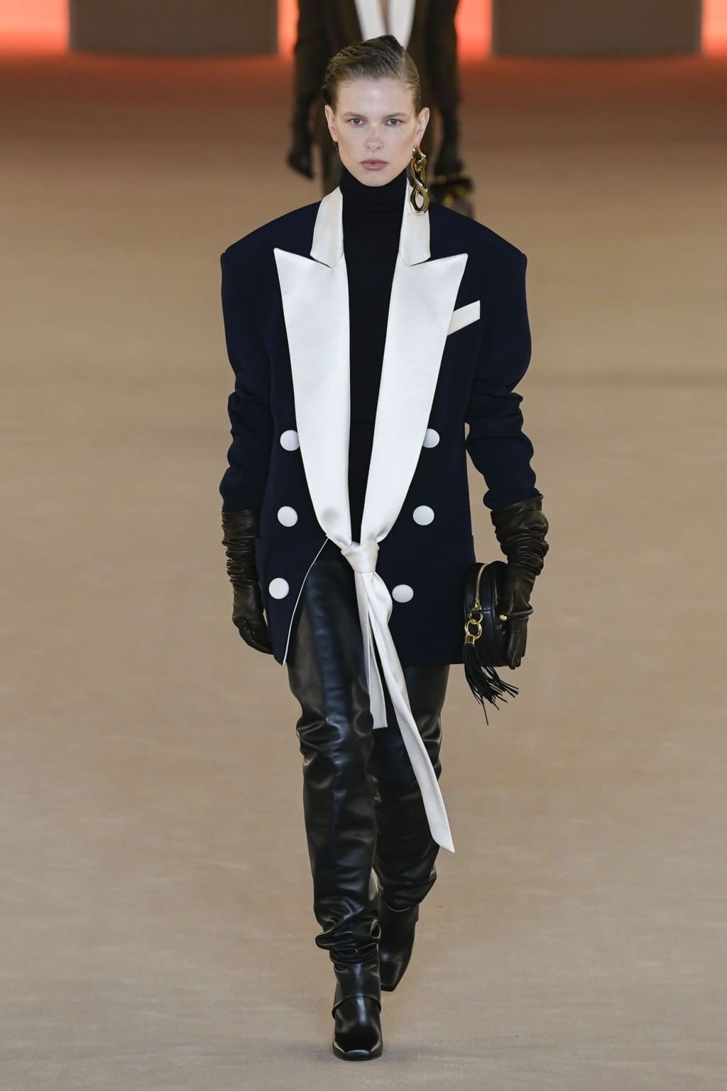 Fashion Week Paris Fall/Winter 2020 look 44 from the Balmain collection 女装