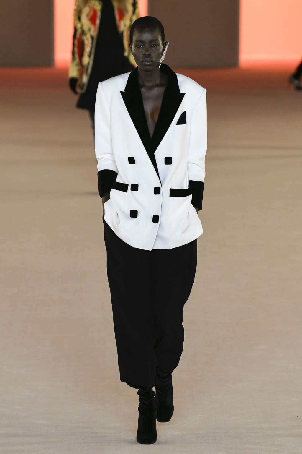 Fashion Week Paris Fall/Winter 2020 look 73 from the Balmain collection womenswear