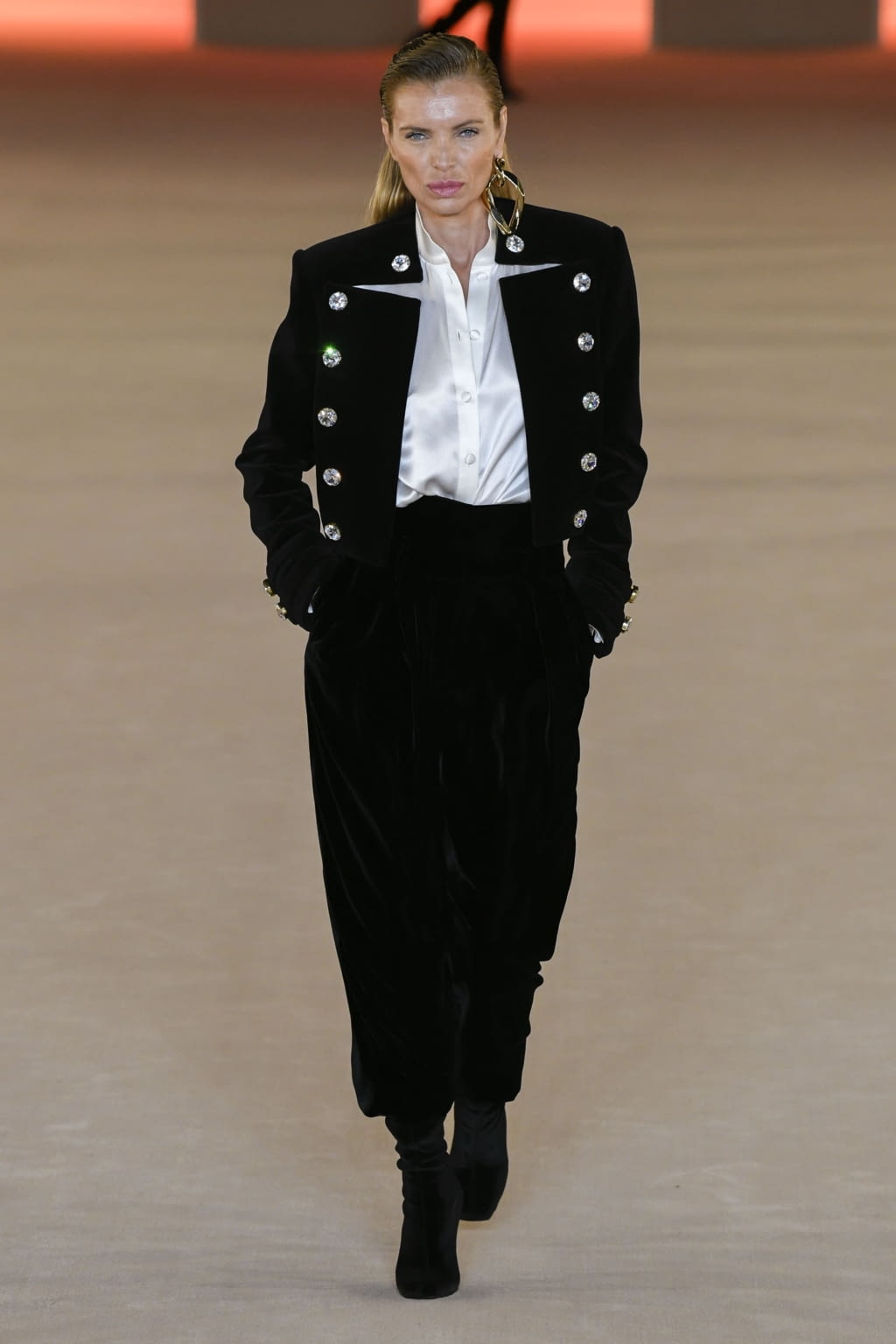 Fashion Week Paris Fall/Winter 2020 look 79 from the Balmain collection 女装