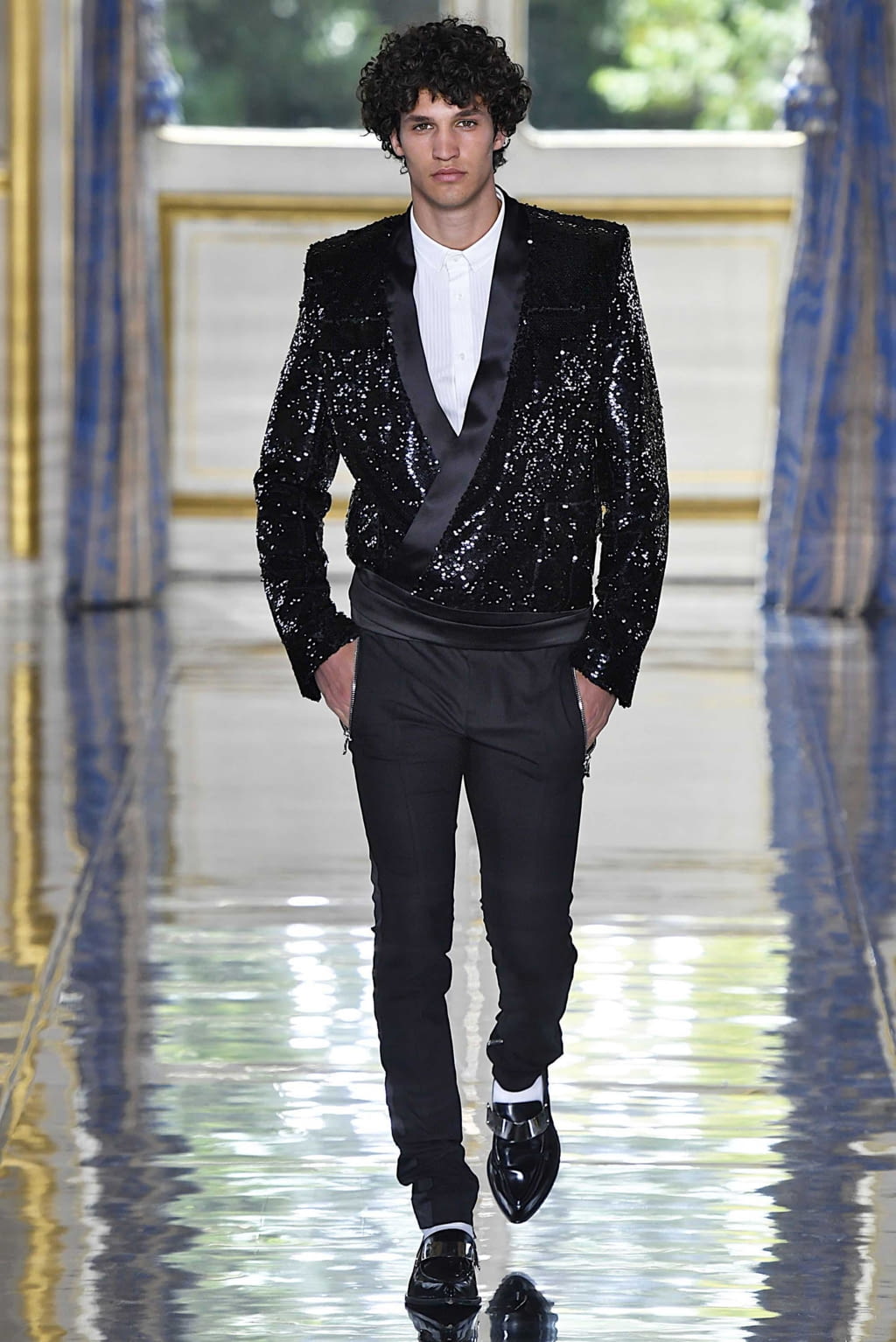 Fashion Week Paris Spring/Summer 2019 look 101 from the Balmain collection 男装