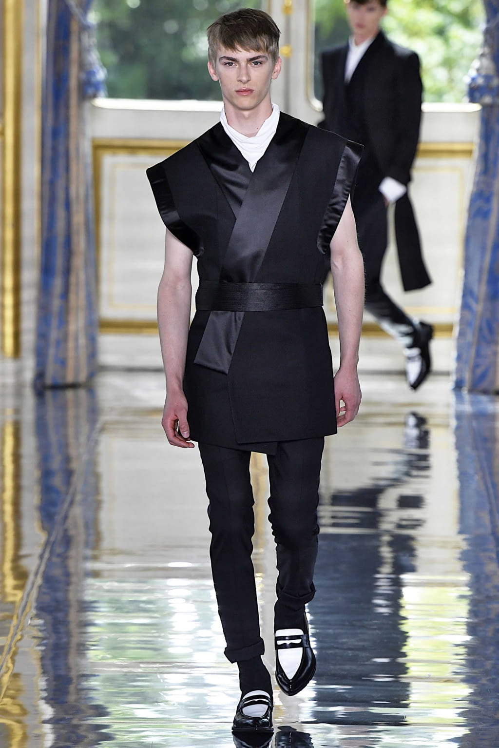 Fashion Week Paris Spring/Summer 2019 look 107 from the Balmain collection 男装