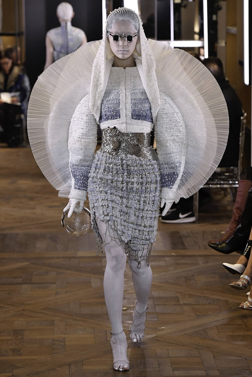 Fashion Week Paris Spring/Summer 2019 look 10 de la collection Balmain couture