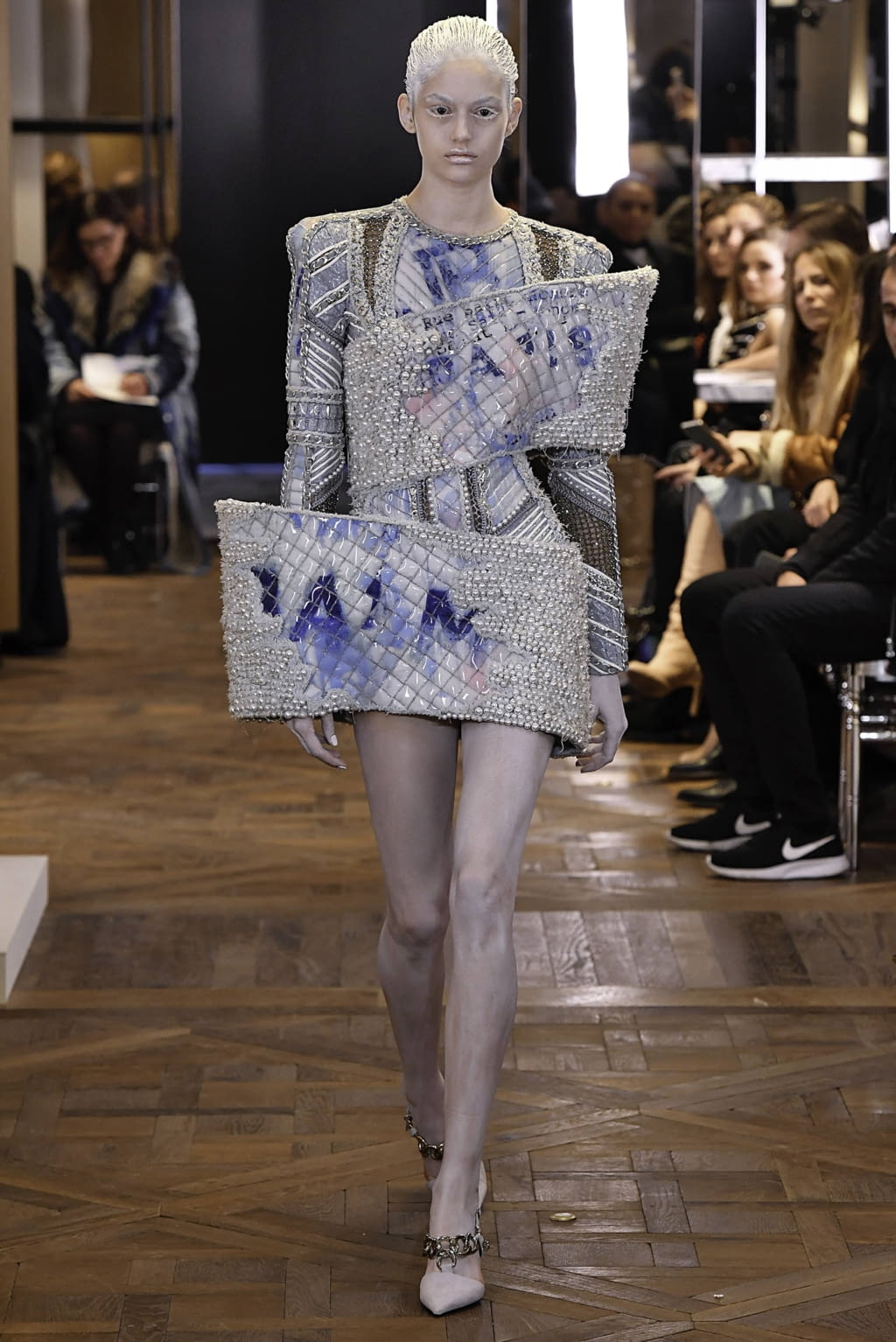 Fashion Week Paris Spring/Summer 2019 look 11 de la collection Balmain couture
