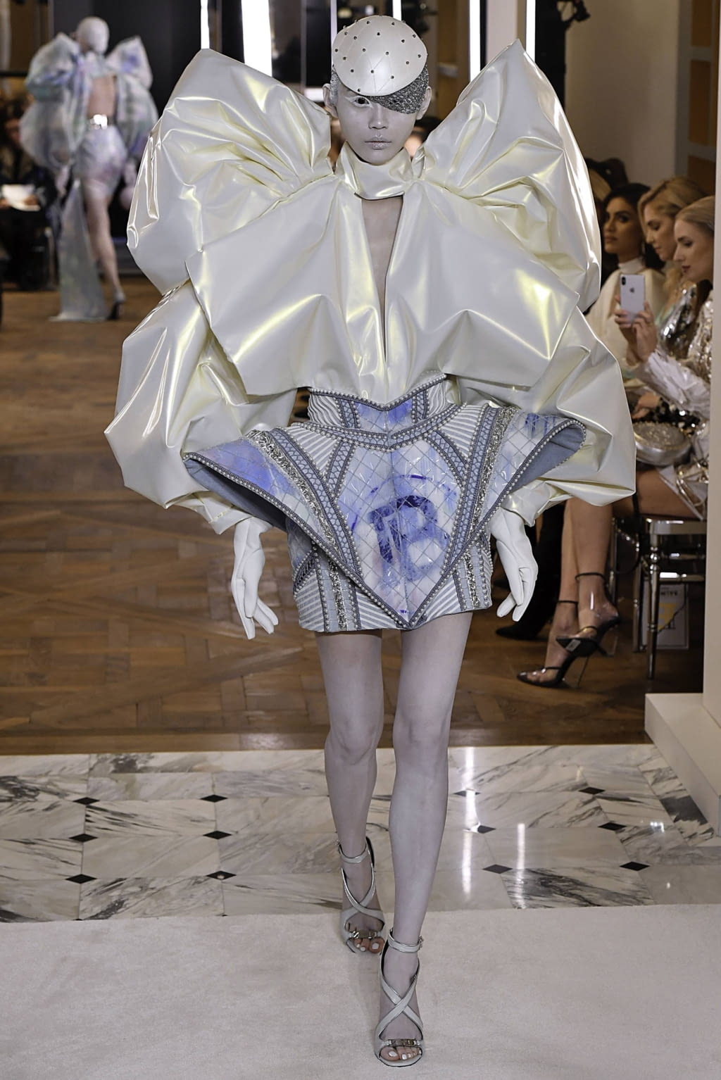 Balmain S/S19 couture #12 - Tagwalk: The Fashion Search Engine