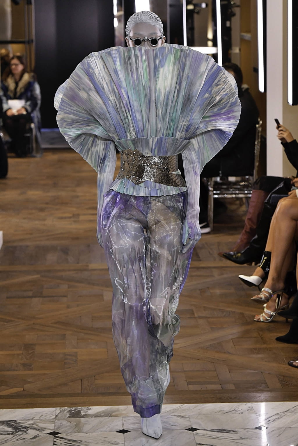 Fashion Week Paris Spring/Summer 2019 look 15 de la collection Balmain couture