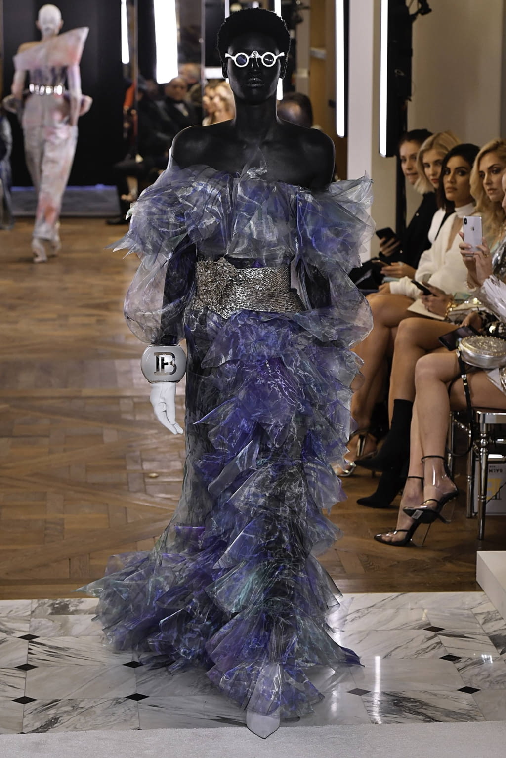 Fashion Week Paris Spring/Summer 2019 look 16 de la collection Balmain couture