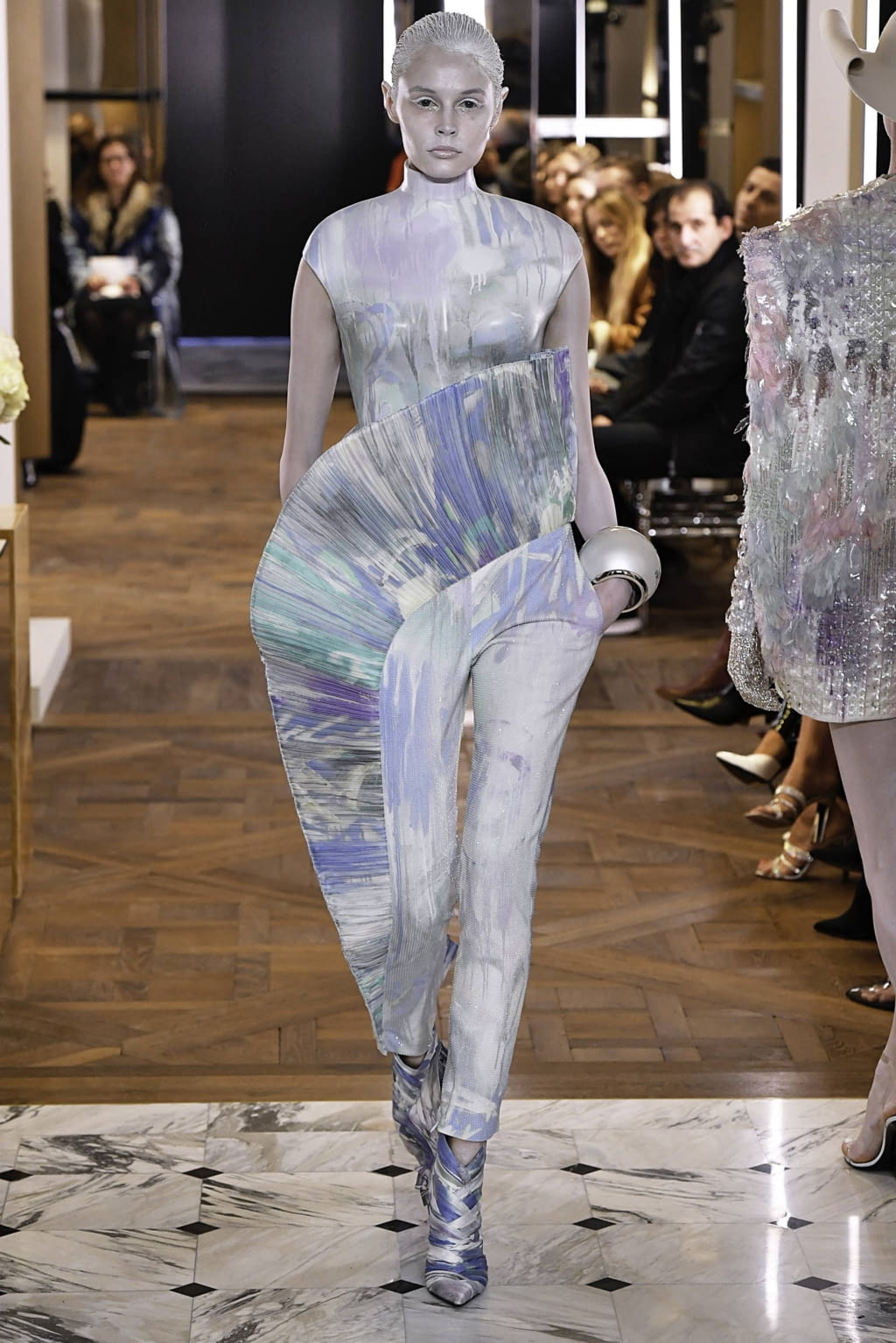 Fashion Week Paris Spring/Summer 2019 look 17 de la collection Balmain couture
