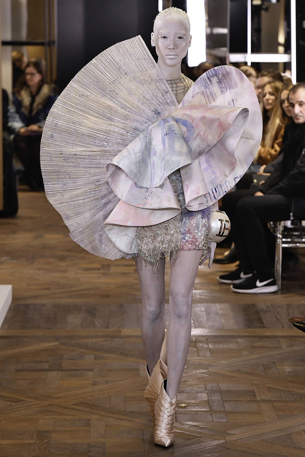 Fashion Week Paris Spring/Summer 2019 look 20 de la collection Balmain couture