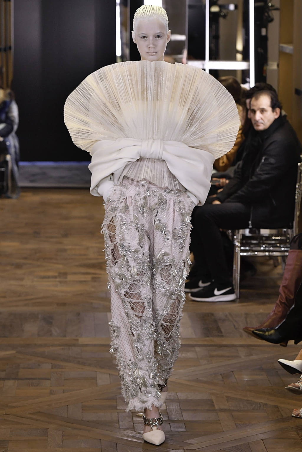 Fashion Week Paris Spring/Summer 2019 look 28 de la collection Balmain couture