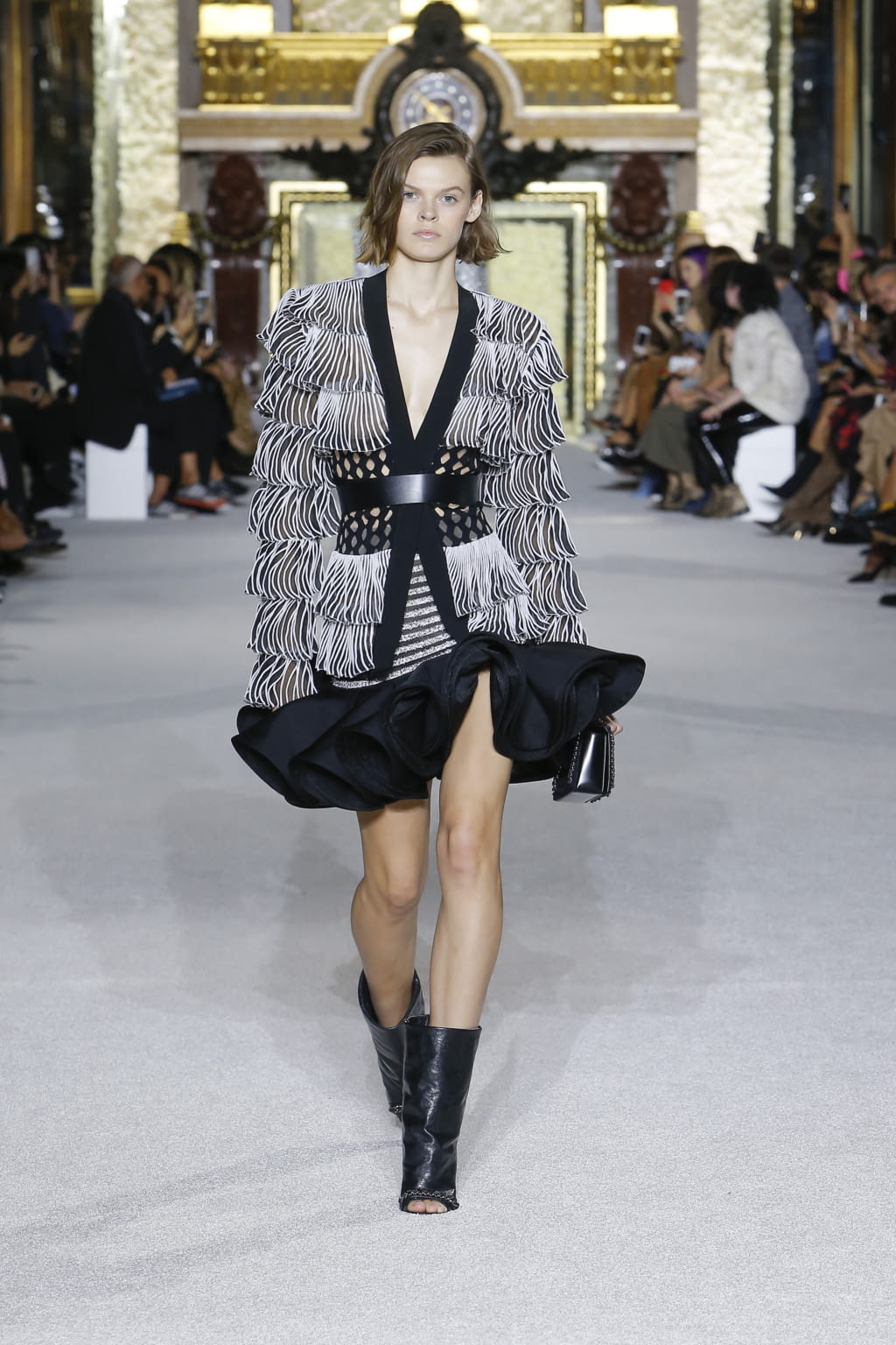 Fashion Week Paris Spring/Summer 2018 look 14 from the Balmain collection 女装