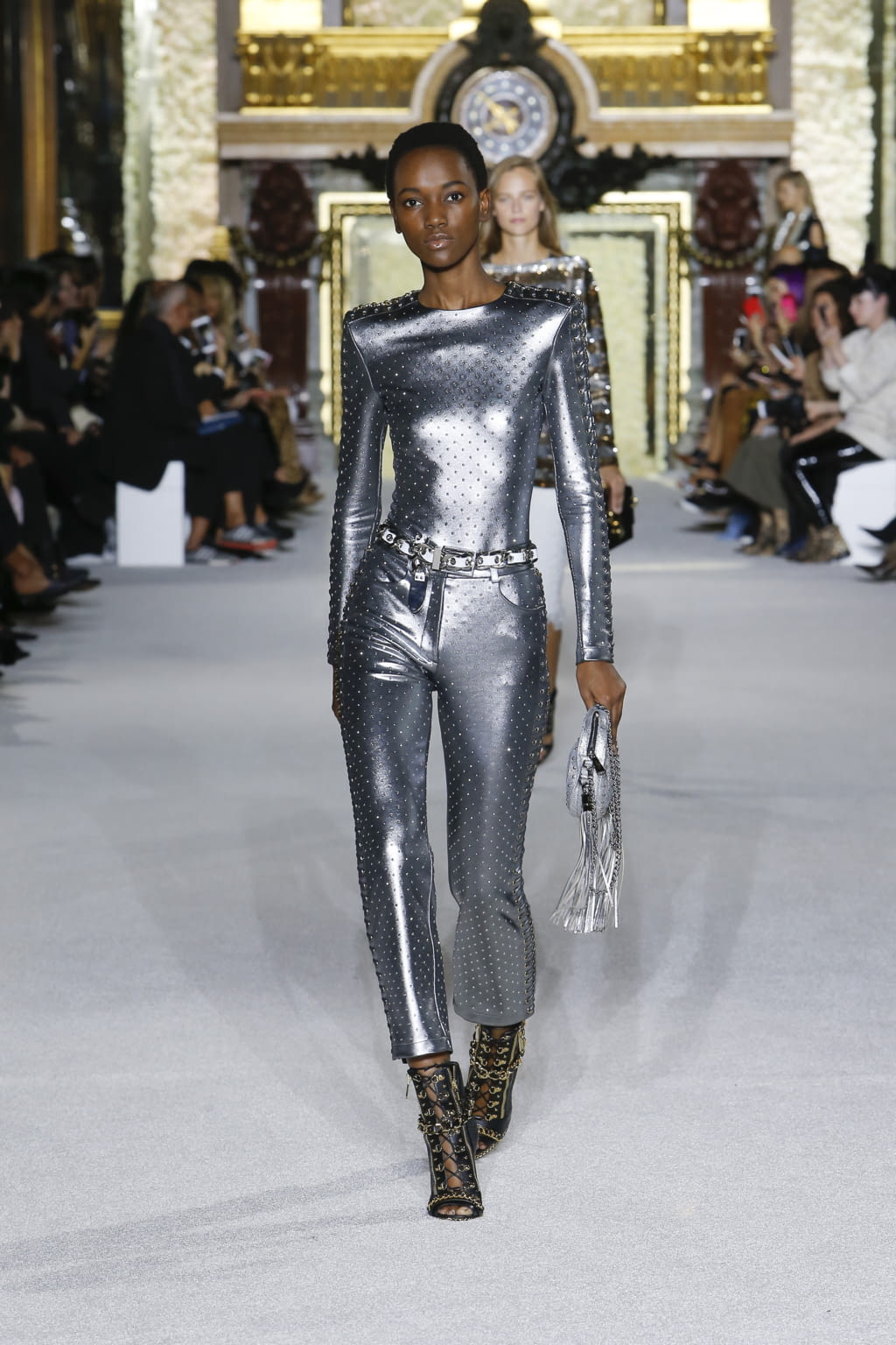 Fashion Week Paris Spring/Summer 2018 look 36 from the Balmain collection 女装