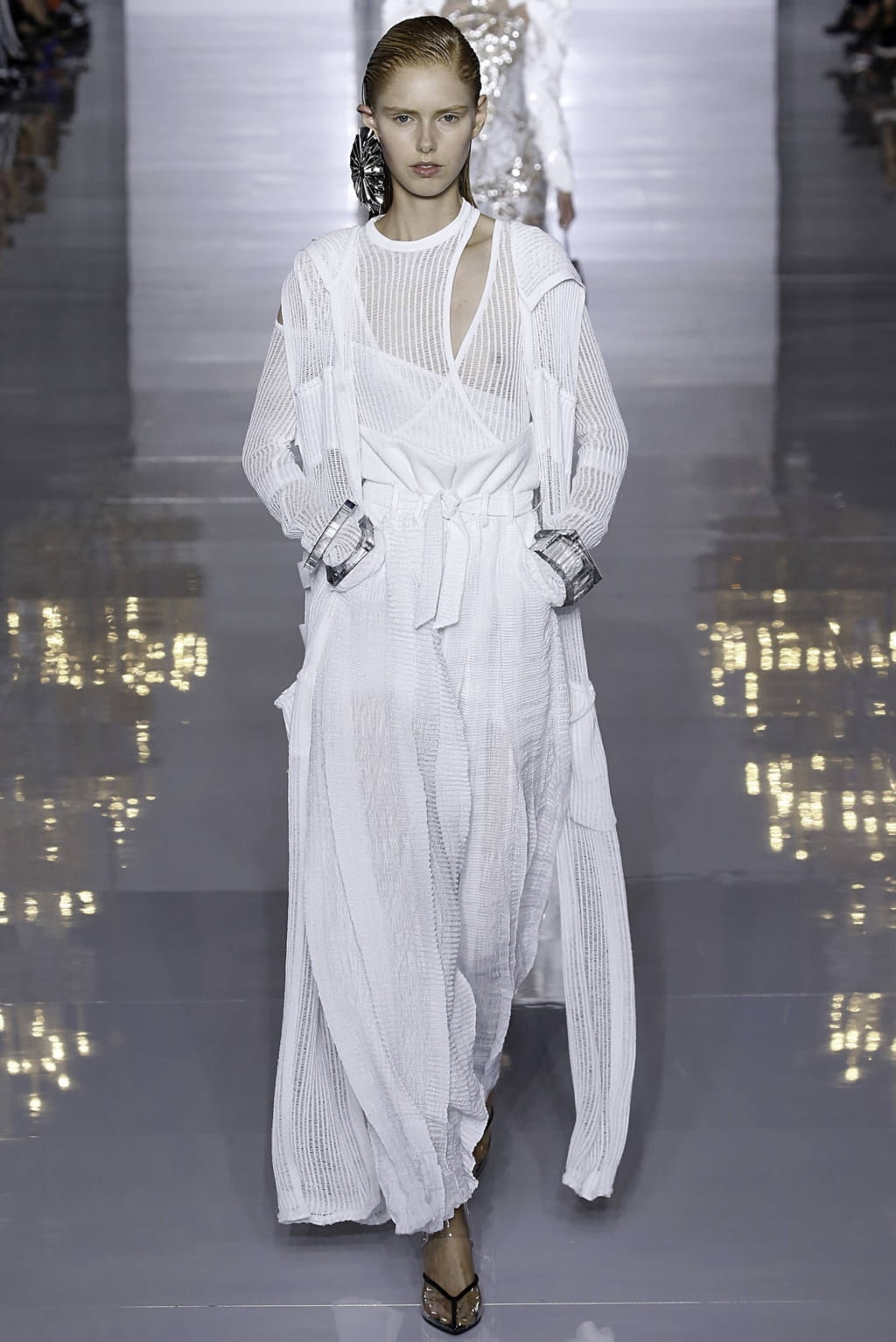 Fashion Week Paris Spring/Summer 2019 look 3 from the Balmain collection womenswear