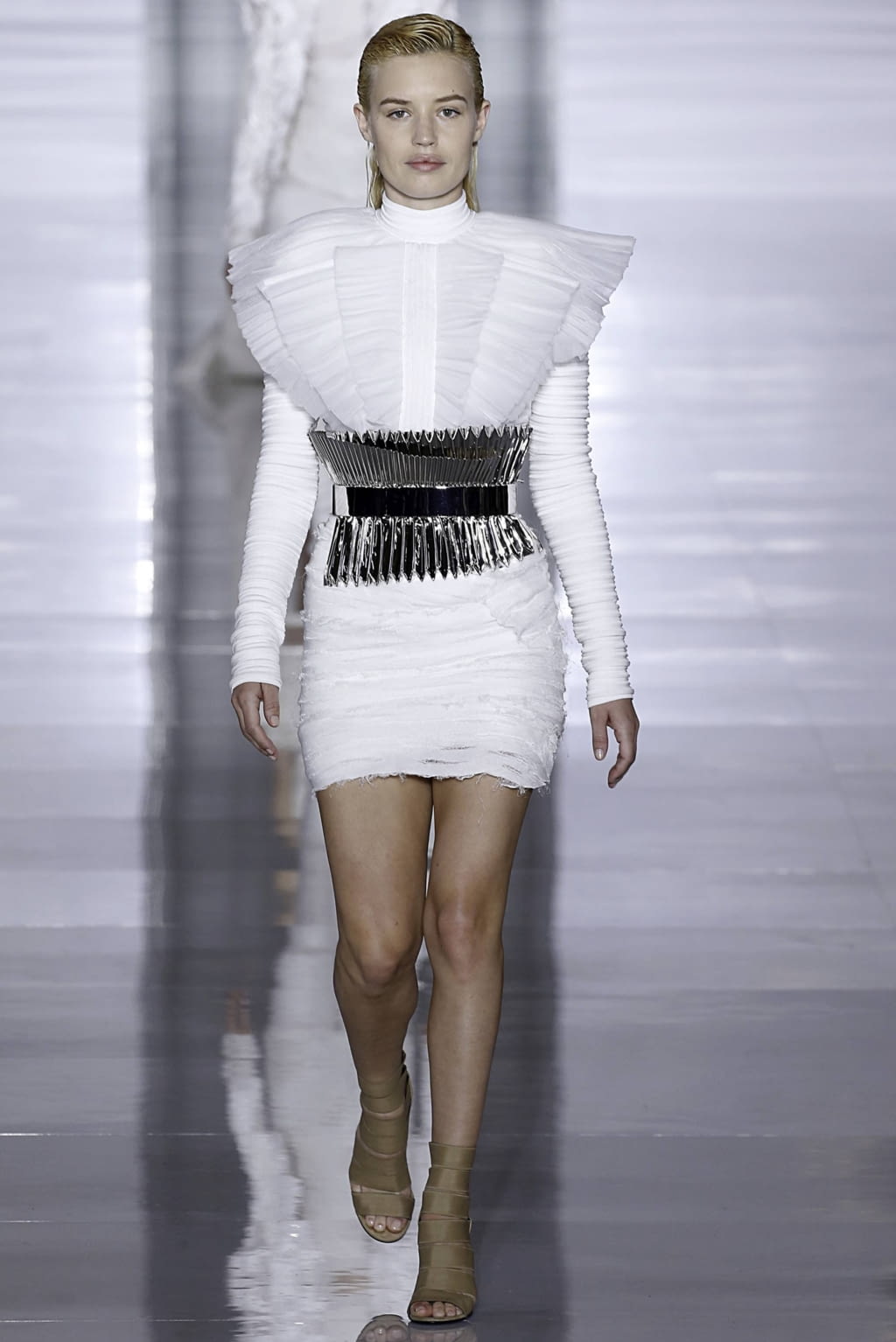 Fashion Week Paris Spring/Summer 2019 look 14 from the Balmain collection 女装