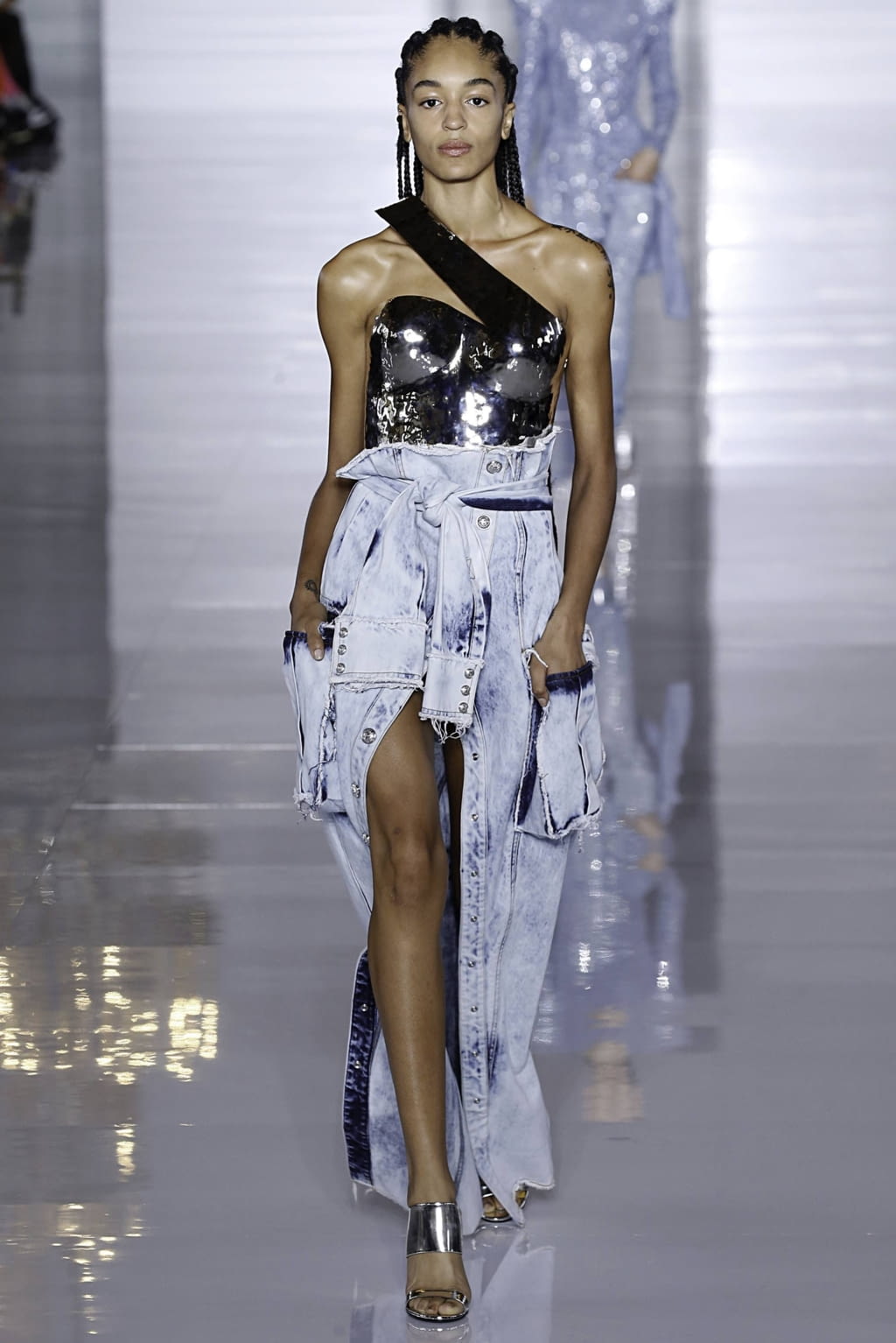 Fashion Week Paris Spring/Summer 2019 look 28 from the Balmain collection 女装